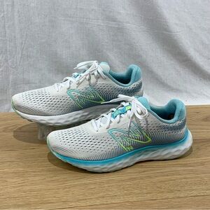 New Balance 520 V8 Women’s Size 10 B Lightweight White Blue Athletic Shoes